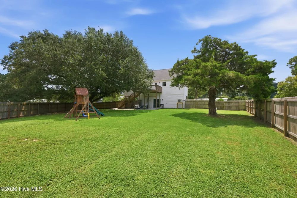 1422 Harkers Island Road Beaufort, NC 28516