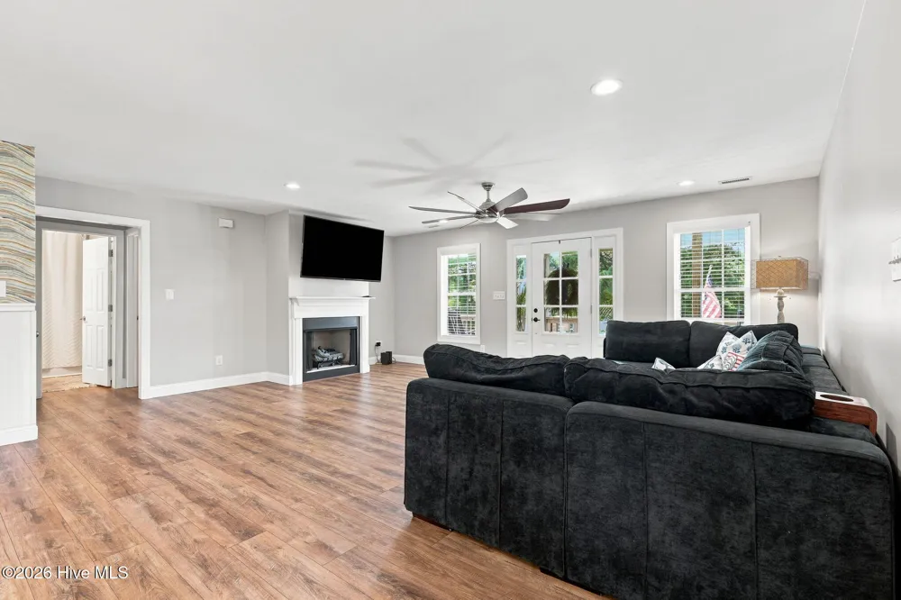 1422 Harkers Island Road Beaufort, NC 28516
