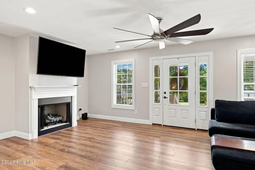 1422 Harkers Island Road Beaufort, NC 28516