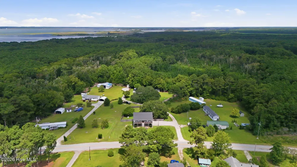 1422 Harkers Island Road Beaufort, NC 28516