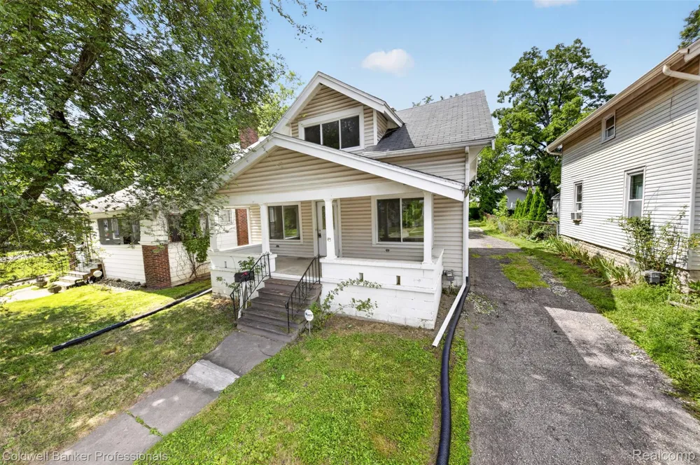 43 Dwight Ave Avenue Pontiac City, MI 48341