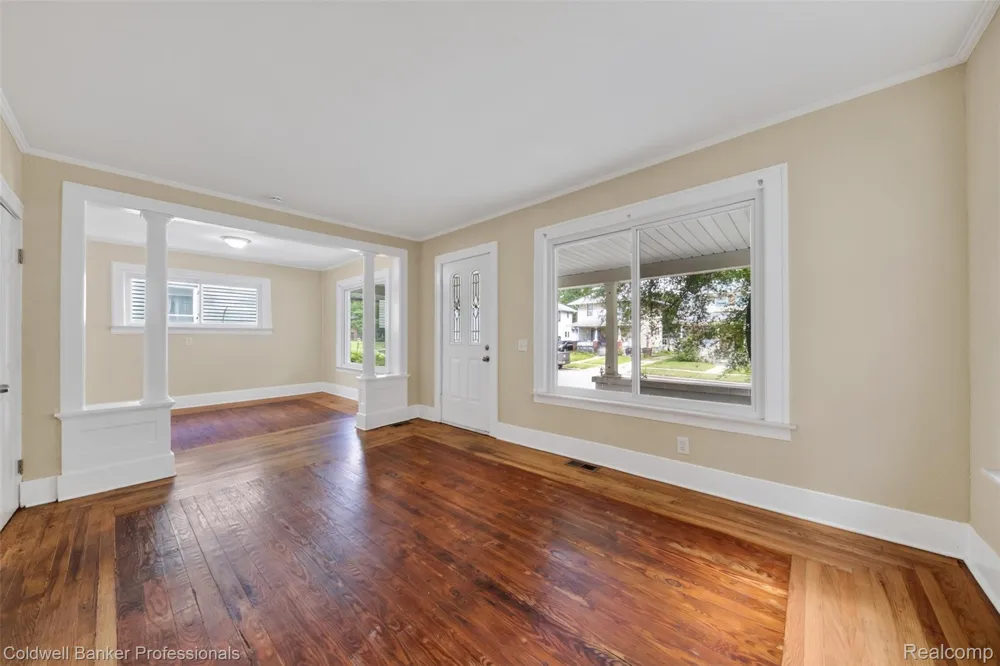 43 Dwight Ave Avenue Pontiac City, MI 48341