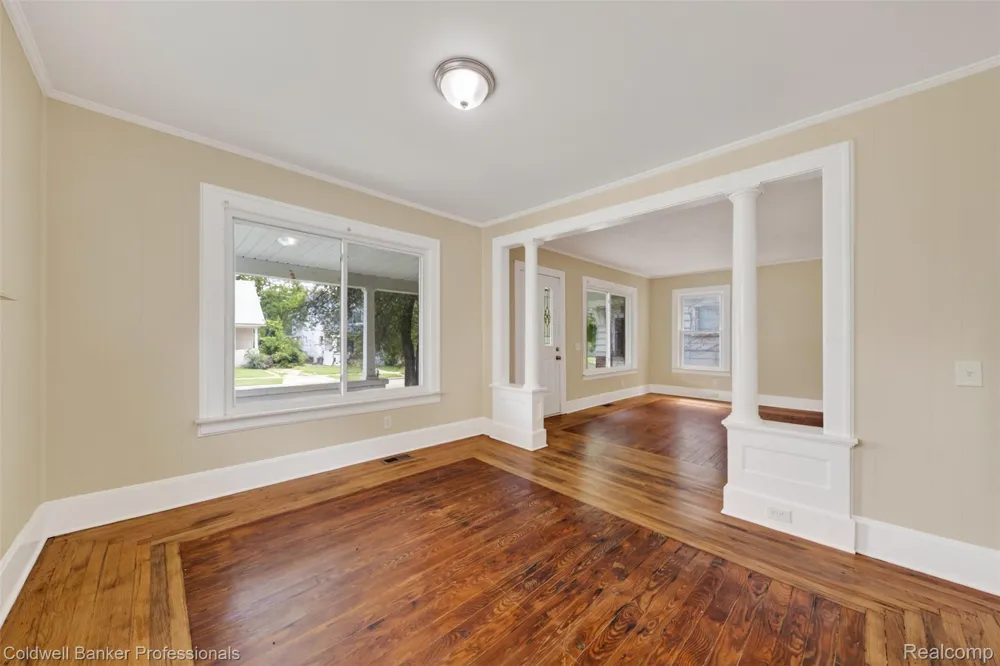 43 Dwight Ave Avenue Pontiac City, MI 48341