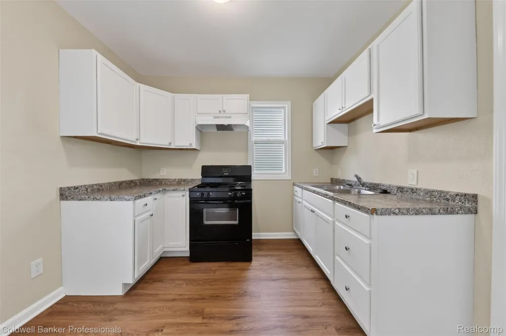 43 Dwight Ave Avenue Pontiac City, MI 48341