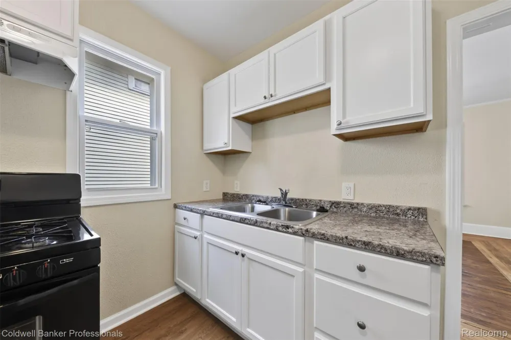 43 Dwight Ave Avenue Pontiac City, MI 48341