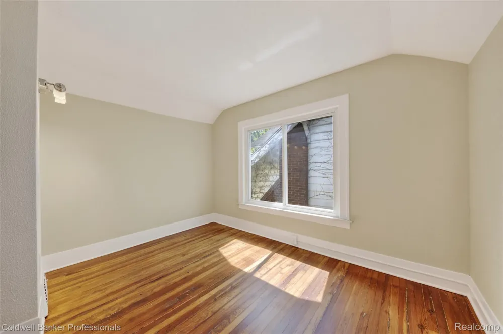 43 Dwight Ave Avenue Pontiac City, MI 48341