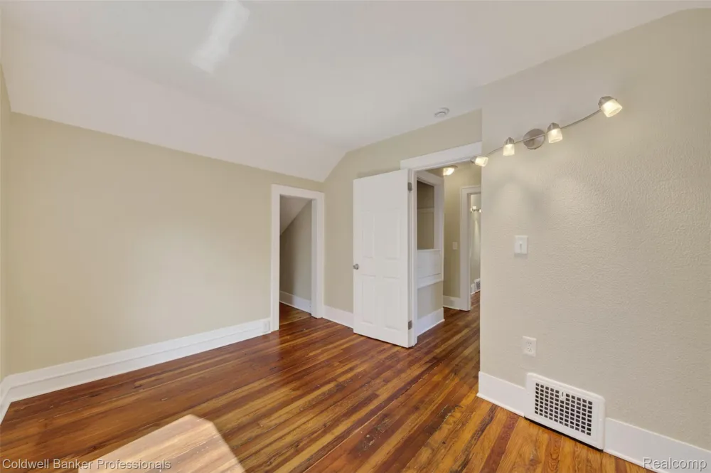 43 Dwight Ave Avenue Pontiac City, MI 48341