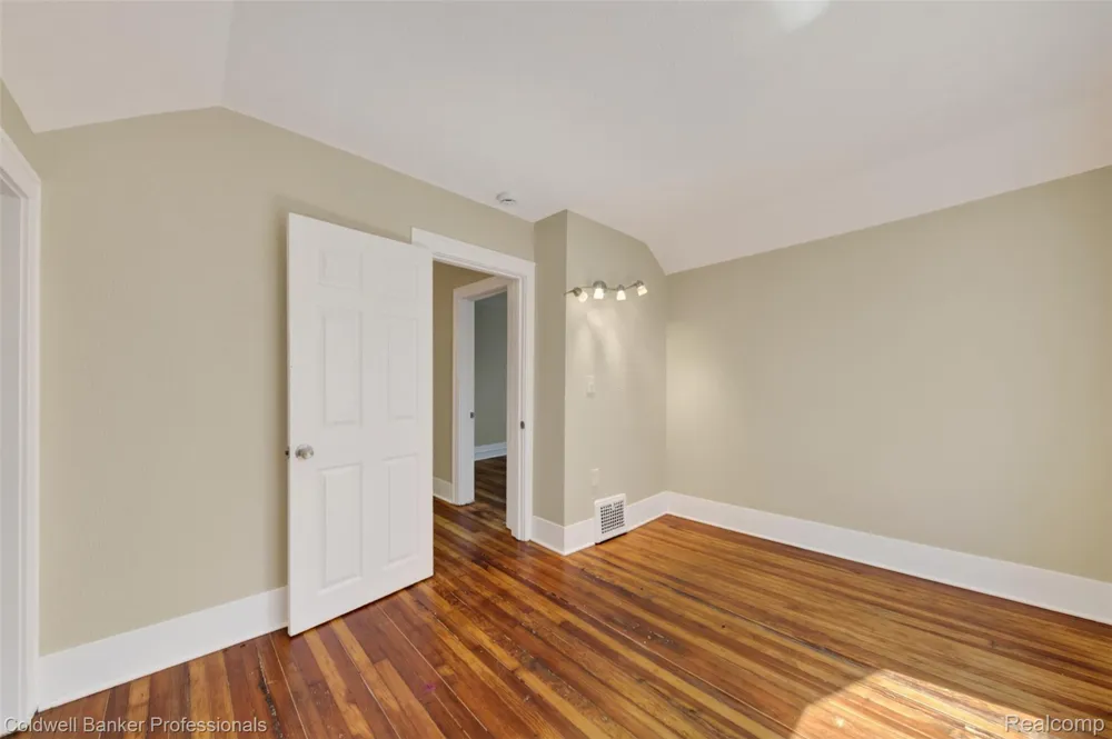 43 Dwight Ave Avenue Pontiac City, MI 48341