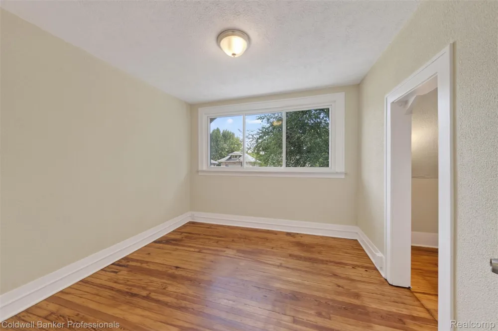 43 Dwight Ave Avenue Pontiac City, MI 48341