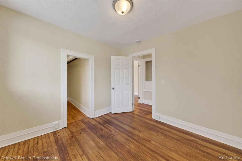 43 Dwight Ave Avenue Pontiac City, MI 48341