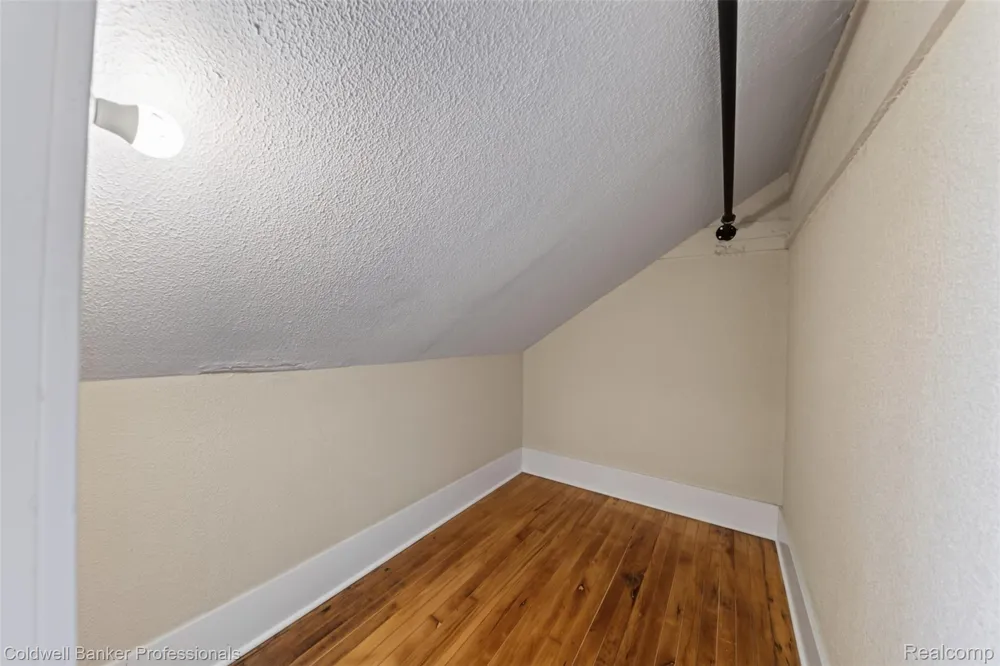 43 Dwight Ave Avenue Pontiac City, MI 48341