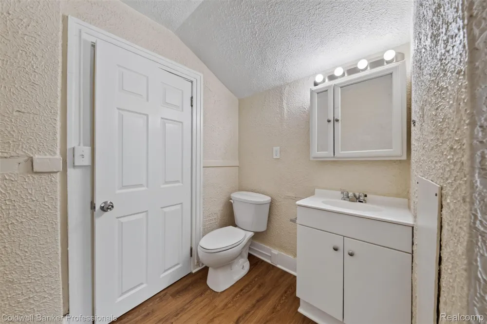 43 Dwight Ave Avenue Pontiac City, MI 48341