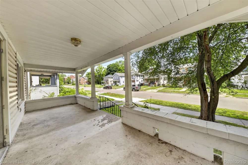 43 Dwight Ave Avenue Pontiac City, MI 48341