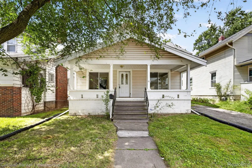 43 Dwight Ave Avenue Pontiac City, MI 48341