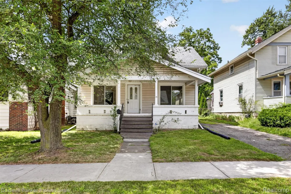 43 Dwight Ave Avenue Pontiac City, MI 48341