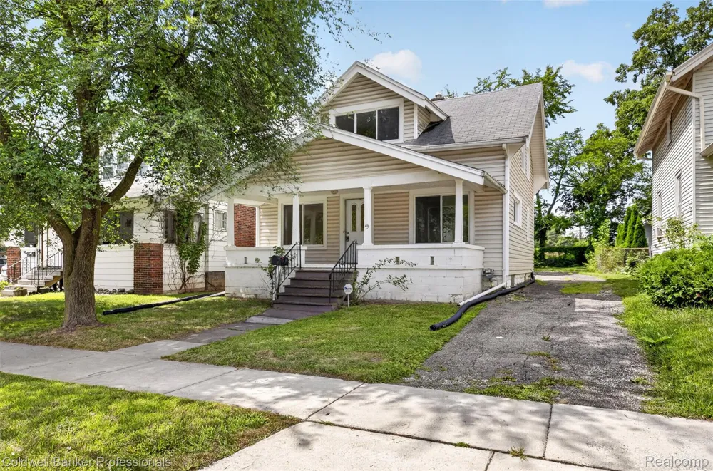 43 Dwight Ave Avenue Pontiac City, MI 48341