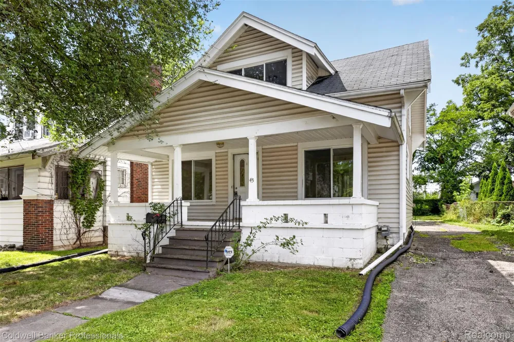 43 Dwight Ave Avenue Pontiac City, MI 48341