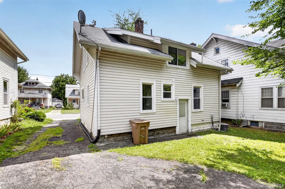 43 Dwight Ave Avenue Pontiac City, MI 48341