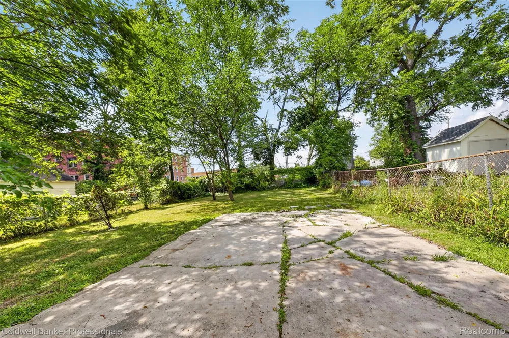 43 Dwight Ave Avenue Pontiac City, MI 48341