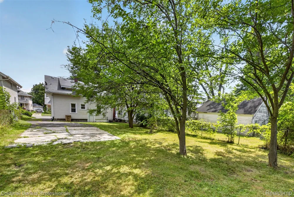 43 Dwight Ave Avenue Pontiac City, MI 48341