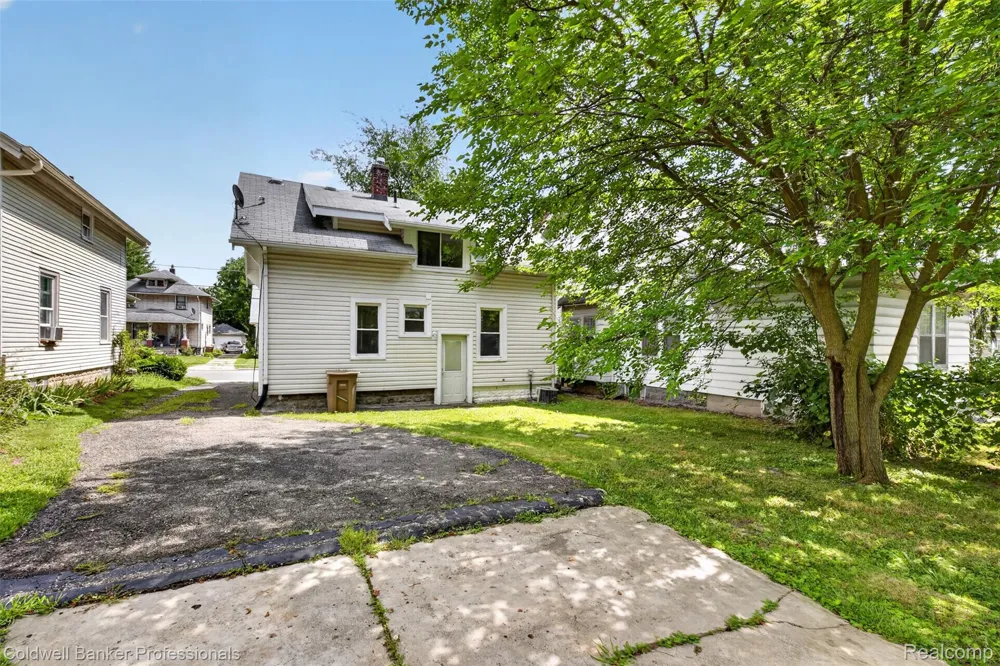 43 Dwight Ave Avenue Pontiac City, MI 48341