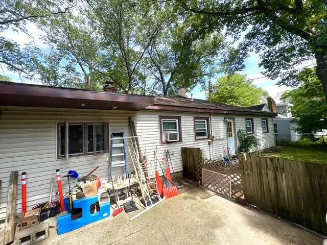 2063 S Manitou Circle Norton Shores City, MI 49441