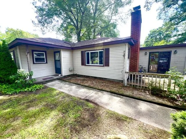 2063 S Manitou Circle Norton Shores City, MI 49441