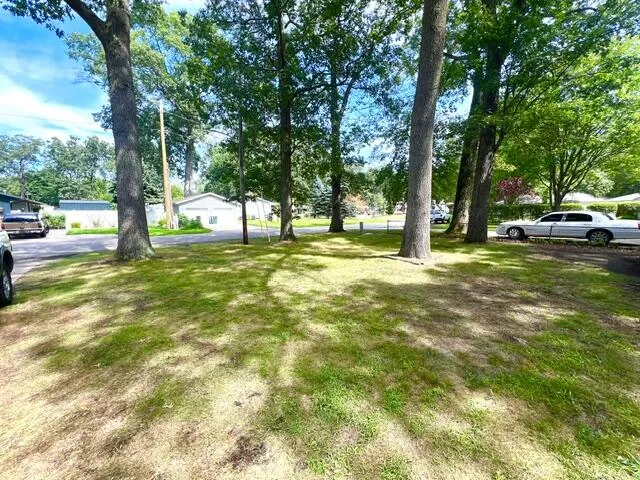 2063 S Manitou Circle Norton Shores City, MI 49441