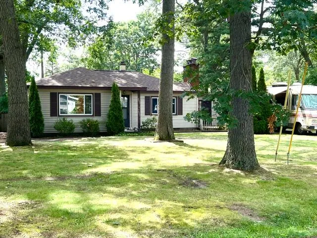 2063 S Manitou Circle Norton Shores City, MI 49441