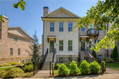 136 Everley Walk