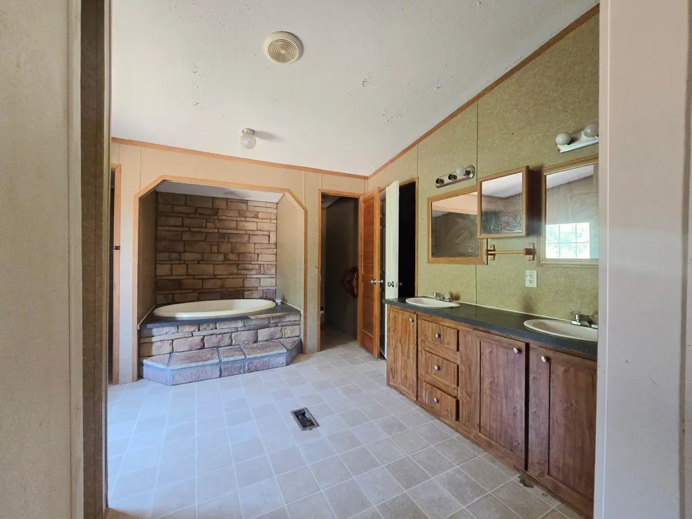 3003 Hilltop Road Granbury, TX 76048