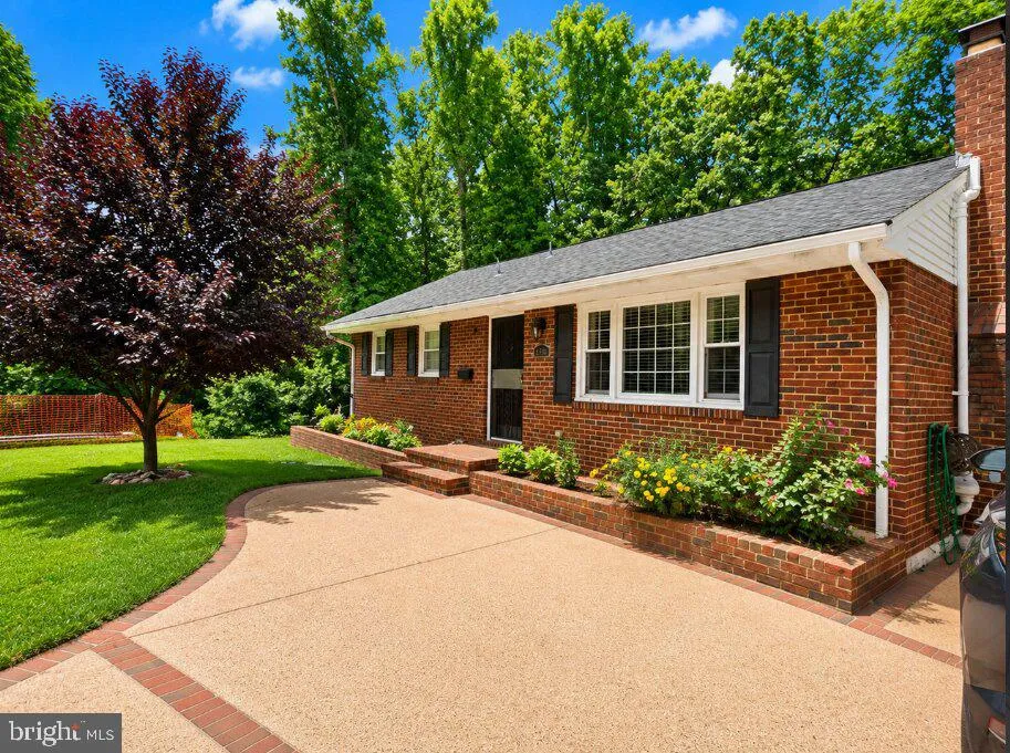 6808 DARBY LANE Springfield, VA 22150