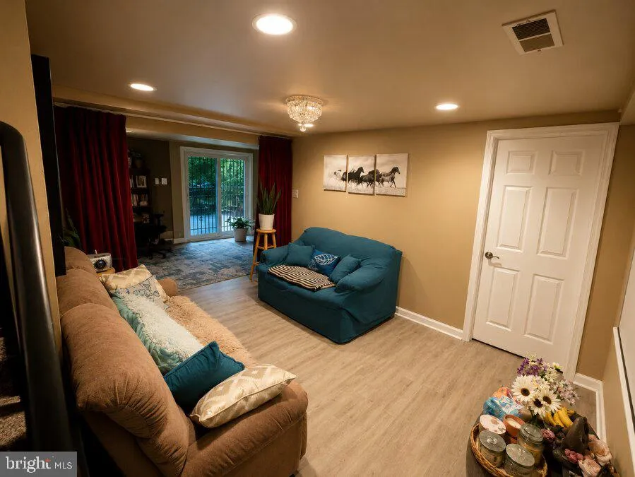6808 DARBY LANE Springfield, VA 22150