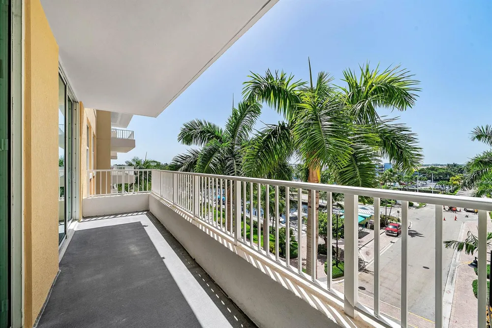 625 Casa Loma Boulevard #508 Boynton Beach, FL 33435