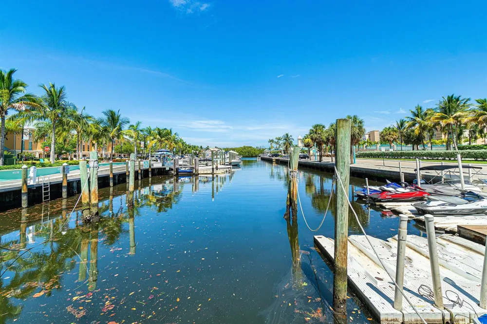 625 Casa Loma Boulevard #508 Boynton Beach, FL 33435
