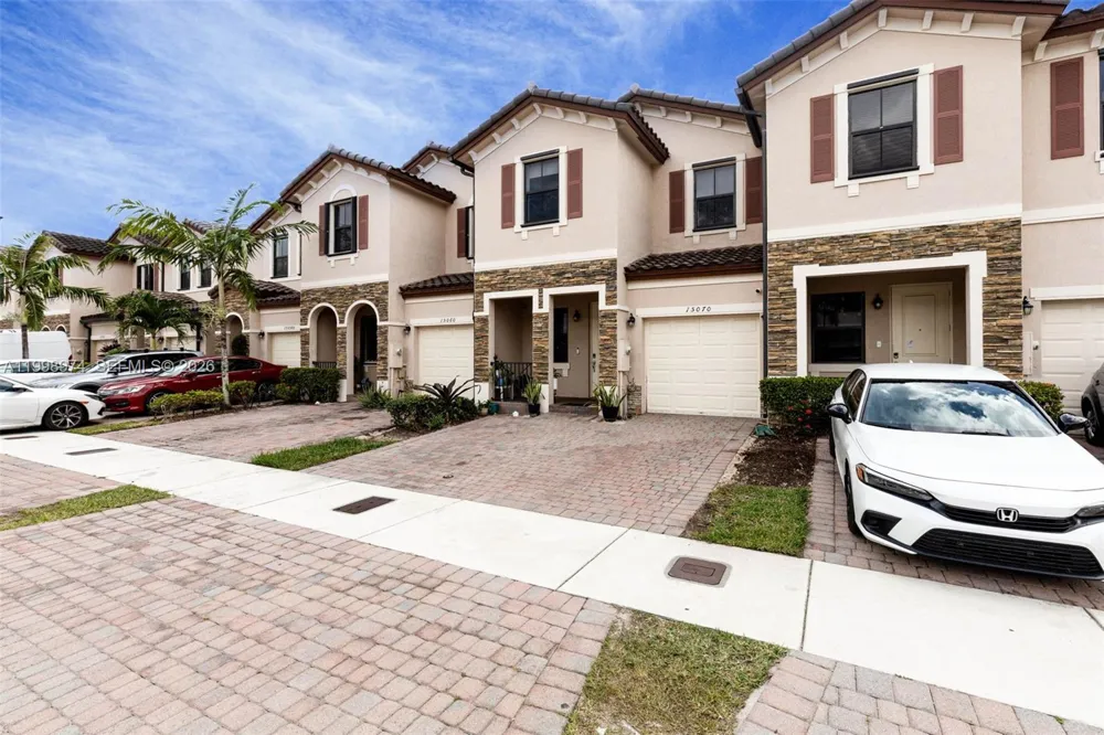 15070 SW 119th Ln Miami, FL 33196