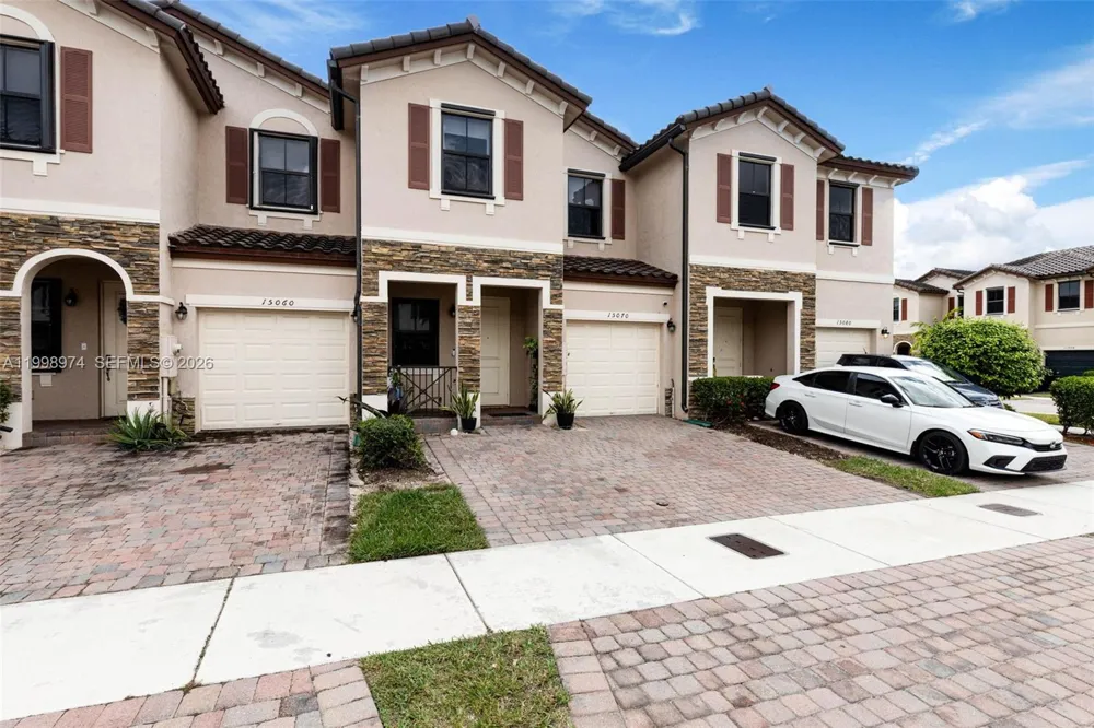 15070 SW 119th Ln Miami, FL 33196