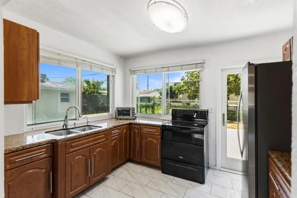 2748 SW 46TH COURT Dania Beach, FL 33312