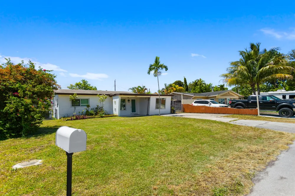 2748 SW 46TH COURT Dania Beach, FL 33312