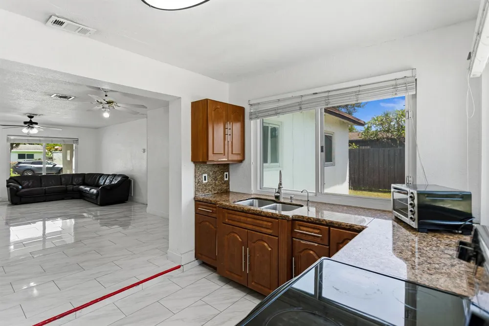 2748 SW 46TH COURT Dania Beach, FL 33312