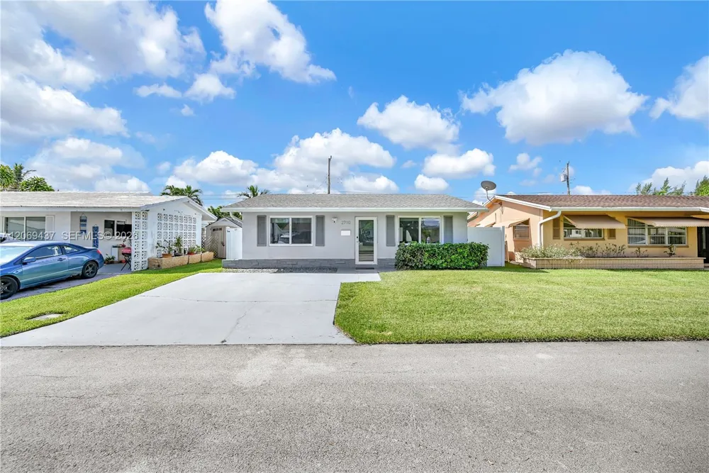 2710 NW 54th St Tamarac, FL 33309