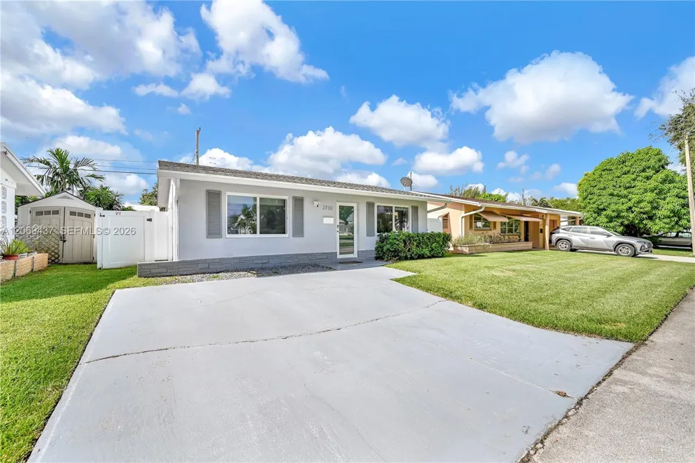 2710 NW 54th St Tamarac, FL 33309