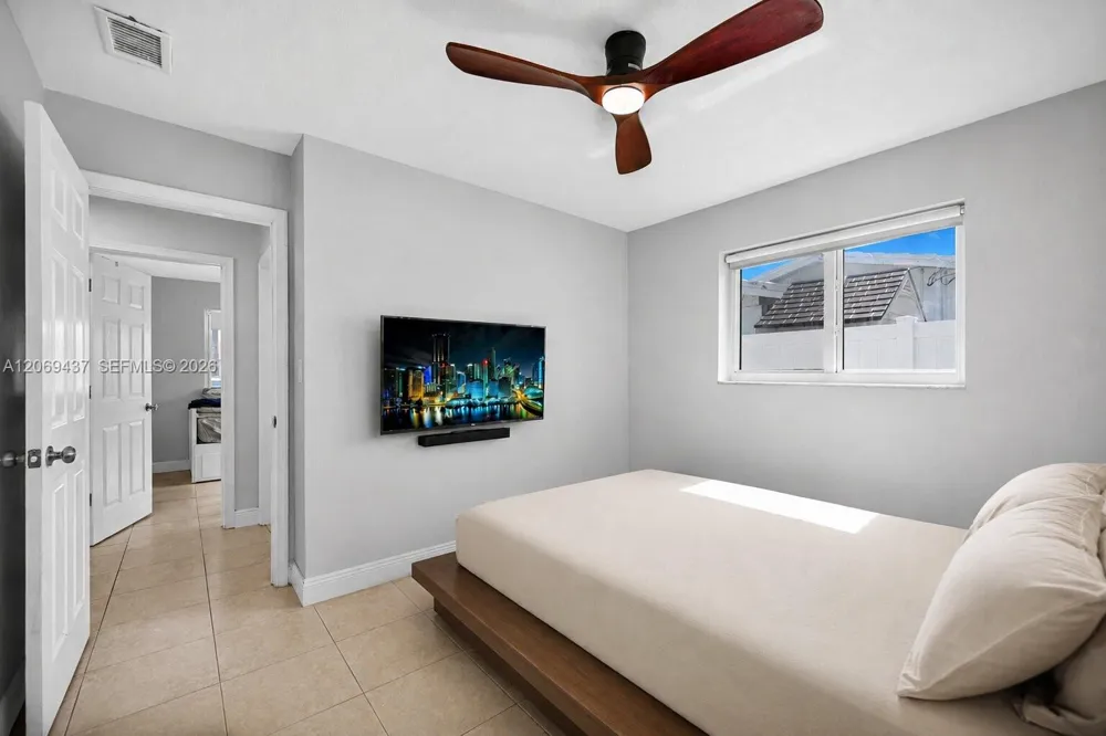 2710 NW 54th St Tamarac, FL 33309