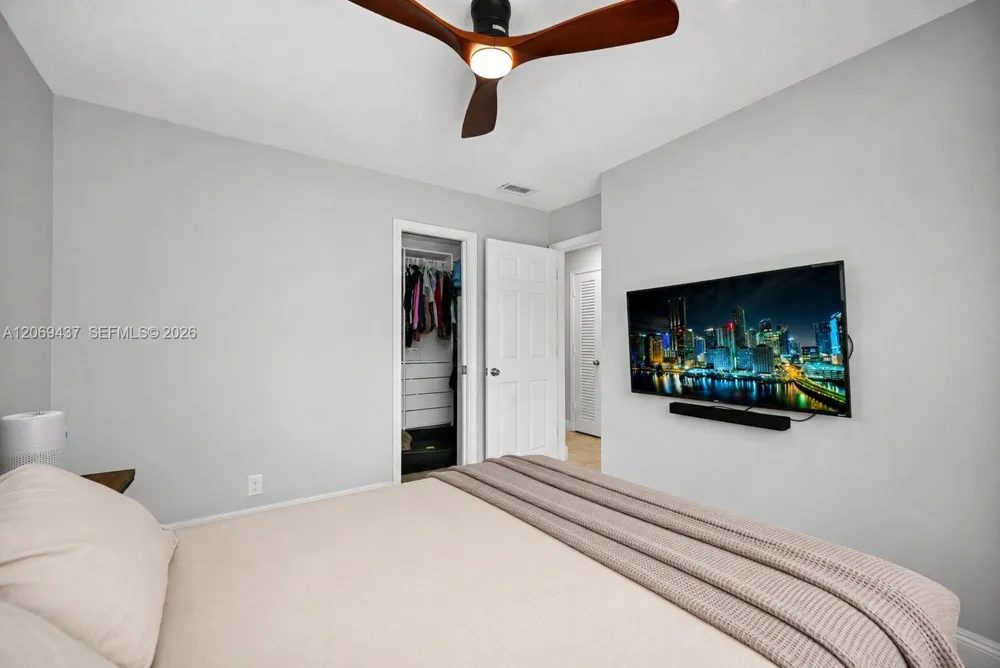 2710 NW 54th St Tamarac, FL 33309