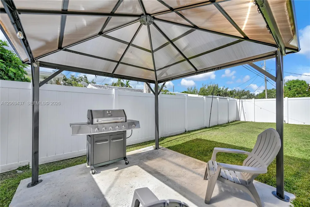 2710 NW 54th St Tamarac, FL 33309