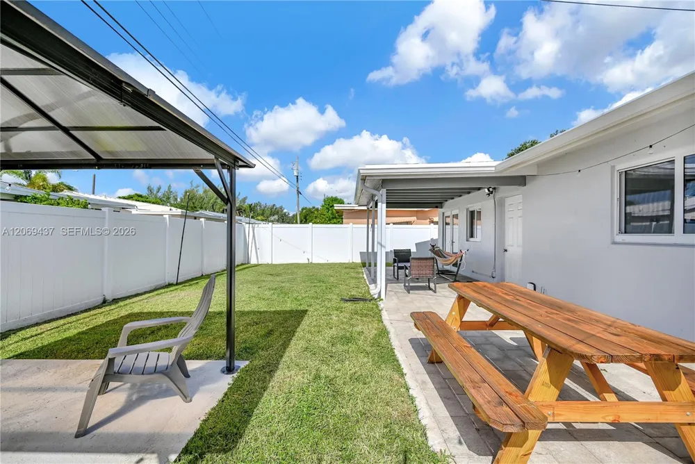 2710 NW 54th St Tamarac, FL 33309