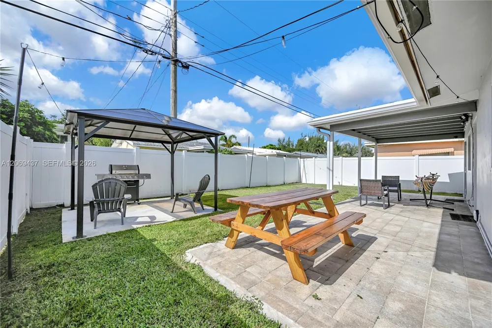 2710 NW 54th St Tamarac, FL 33309