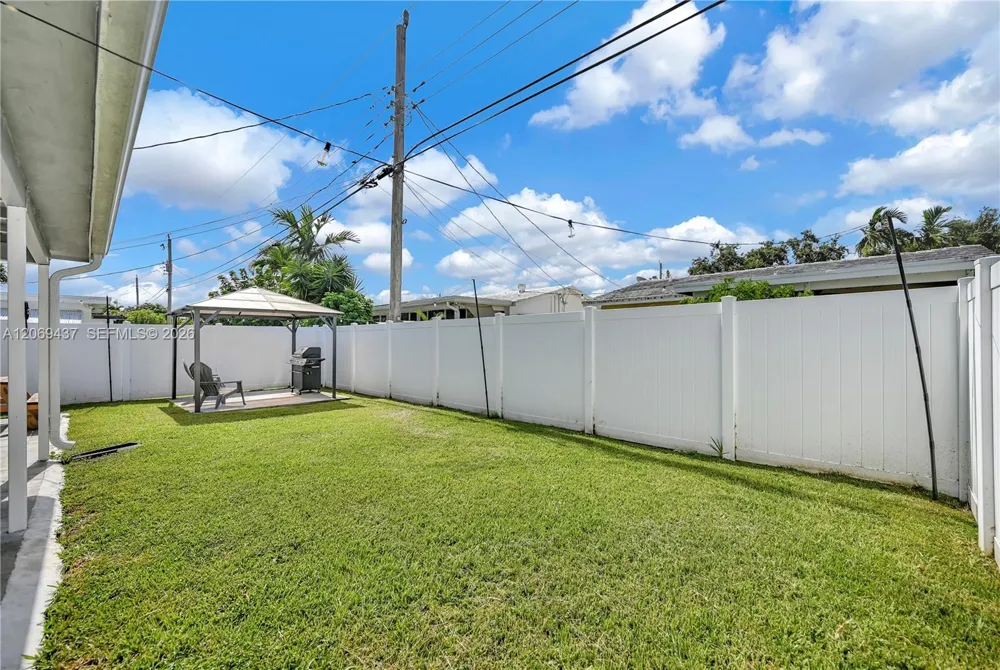 2710 NW 54th St Tamarac, FL 33309