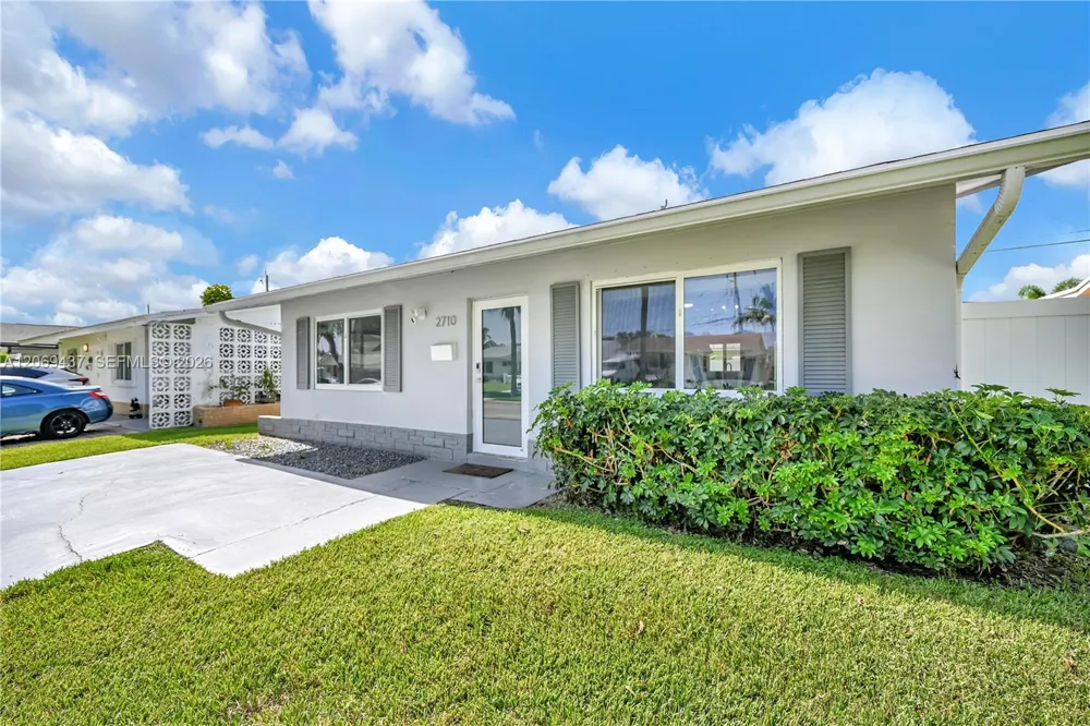 2710 NW 54th St Tamarac, FL 33309