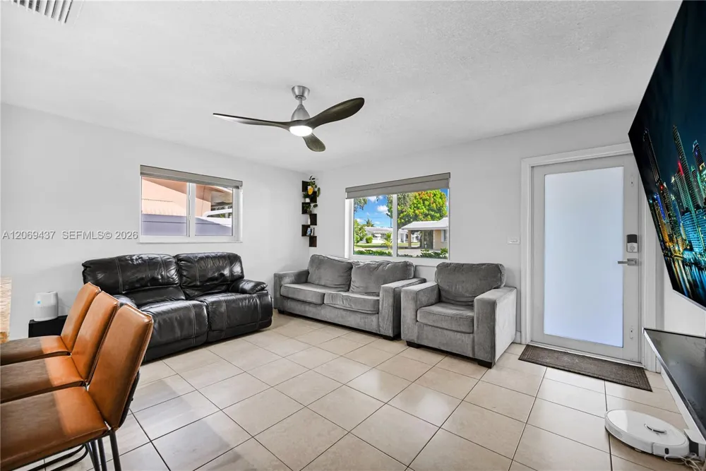 2710 NW 54th St Tamarac, FL 33309